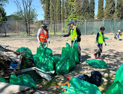 South Bay teen volunteers dig into dirty work for the environment